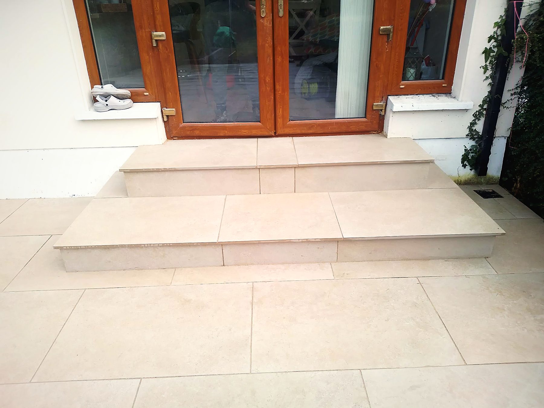 Wide porcelain entrance steps and landing at front doors
